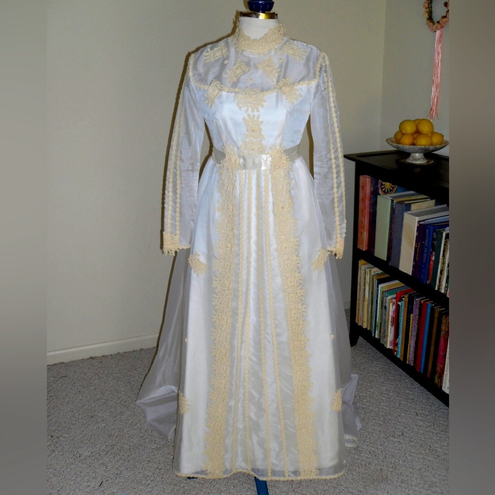 Vintage Edwardian High Neck 60's Cottagecore WEDDING Dress GOWN Estimated Size 4